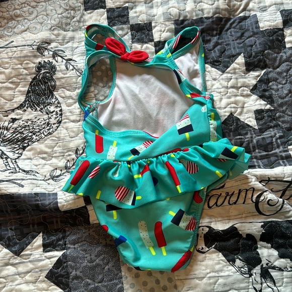 Swimsuit - Picture 3 of 4